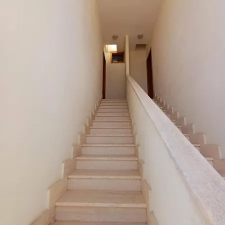 A דירה